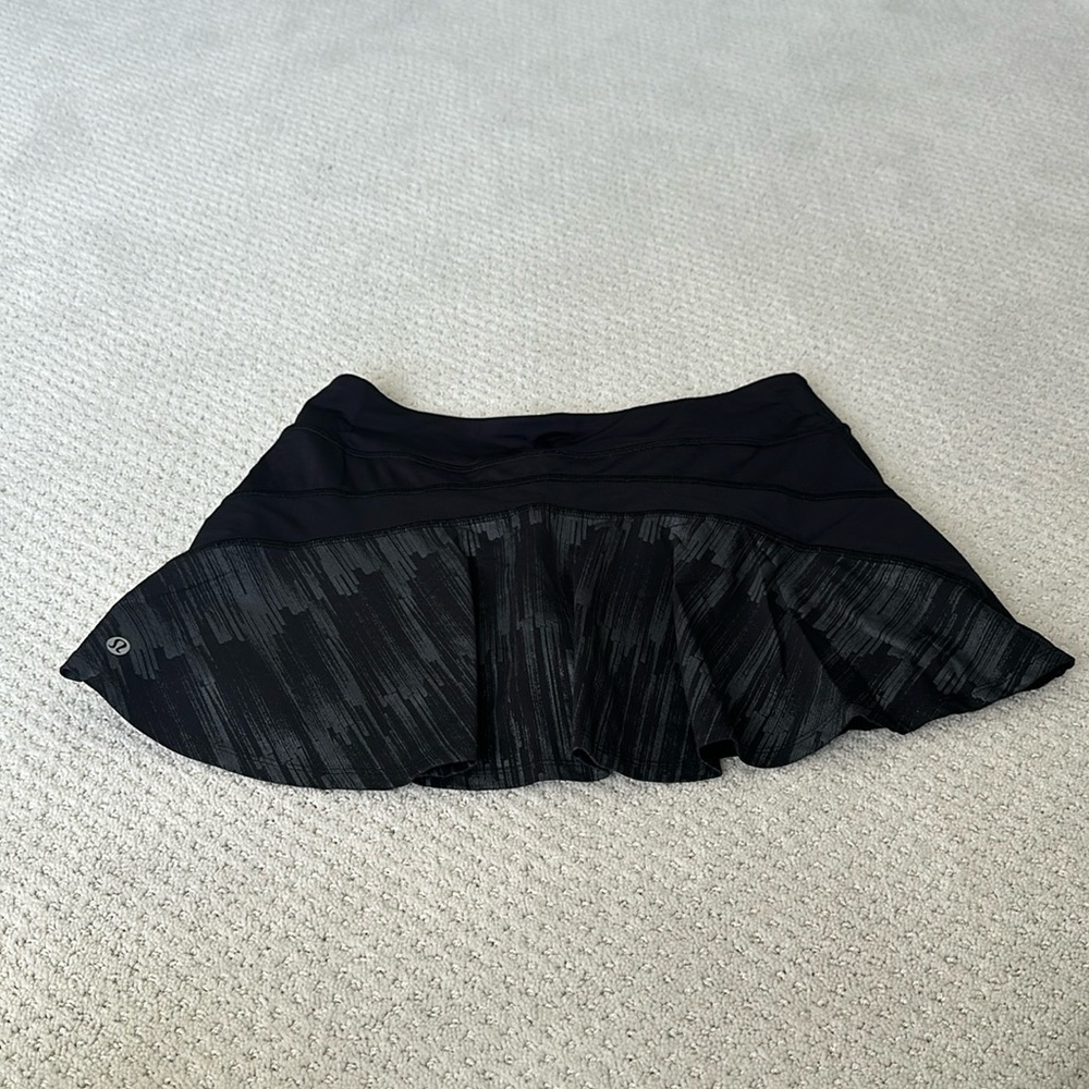 Vintage lululemon black skirt, size 8